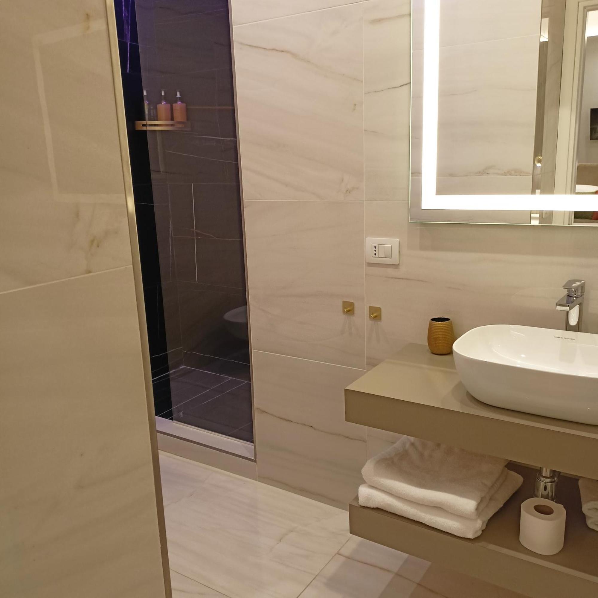Hotel La Lepre Bovio à Naples Extérieur photo