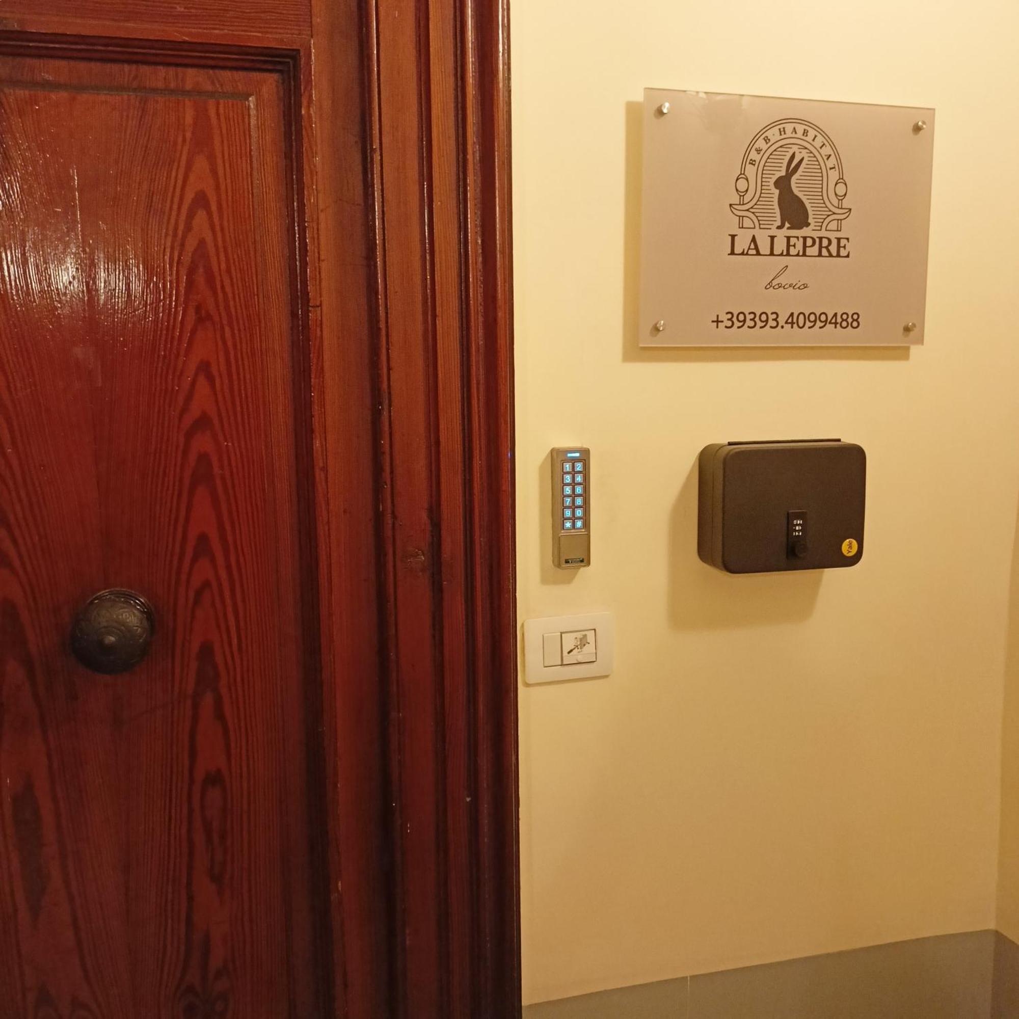 Hotel La Lepre Bovio à Naples Extérieur photo