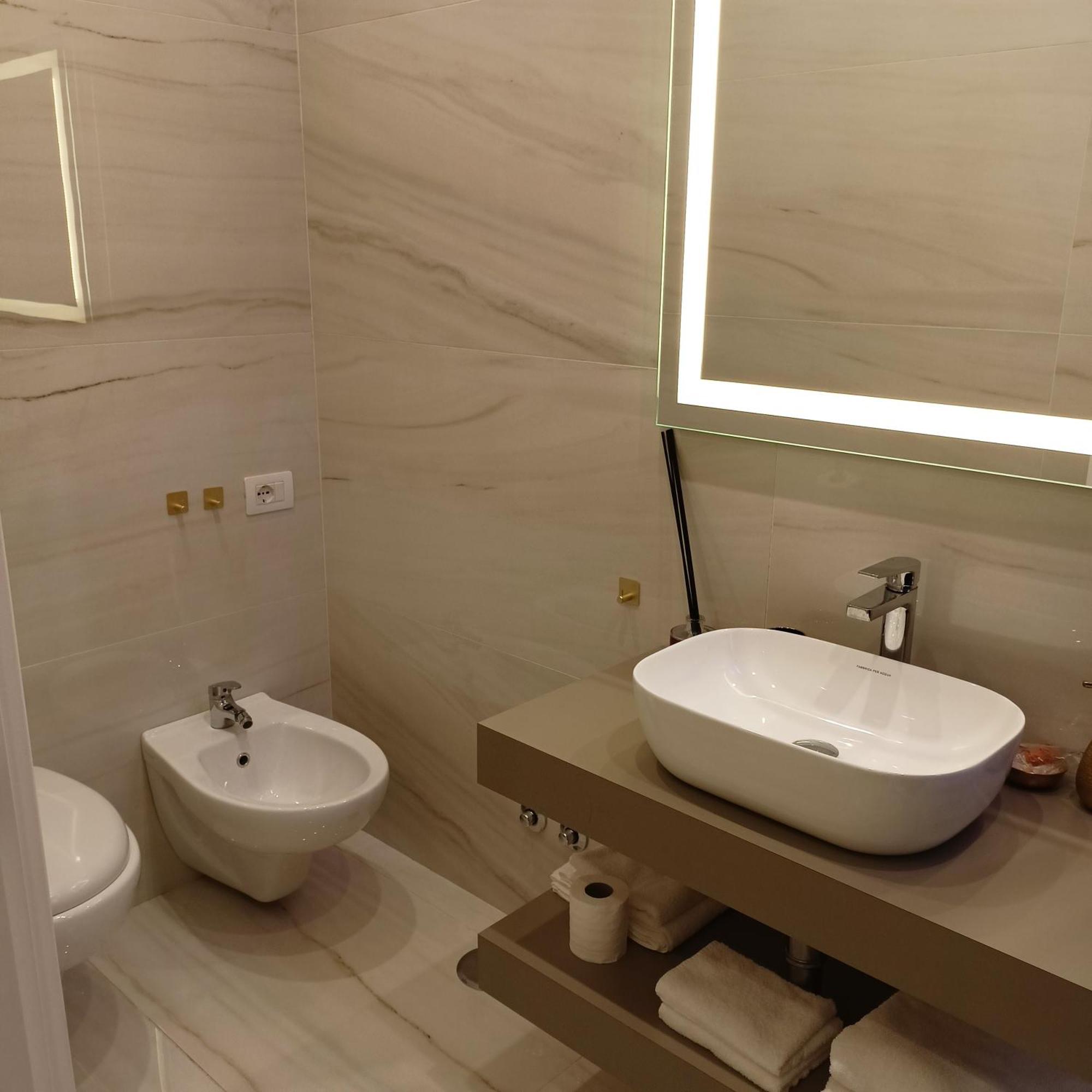 Hotel La Lepre Bovio à Naples Extérieur photo