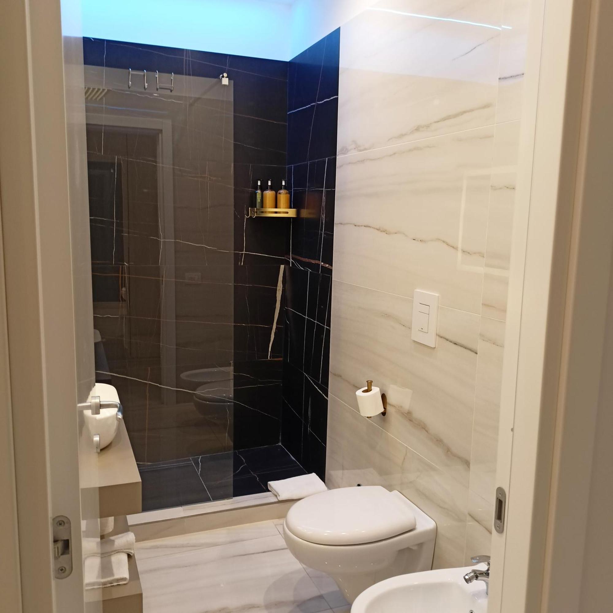 Hotel La Lepre Bovio à Naples Extérieur photo